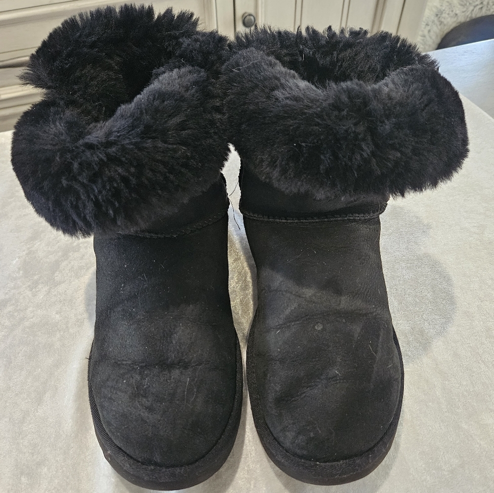 UGG Black Leather and Faux Fur with Lace Bow Size 10